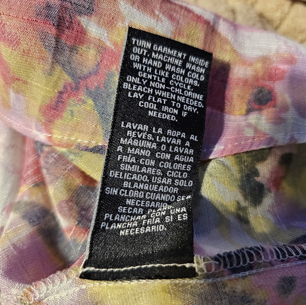 3/$20 Zac & Rachel L Abstract Floral Top - Picture 5 of 8